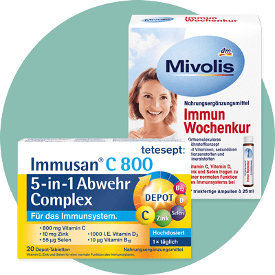 Zwei Produktverpackungen von Nahrungsergänzungsmitteln, links eine Packung von tetesept mit der Aufschrift „Immusan C 800 5-in-1 Abwehr Complex Für das Immunsystem“ in Blau und Weiß, rechts eine Packung von Mivolis mit der Aufschrift „Nahrungsergänzungsmittel Immun Wochenkur“ und einem Bild einer Ampulle