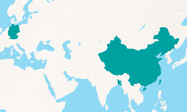 Eine stilisierte Karte zeigt Teile von Europa und Asien, wobei China und die USA in einem dunkleren Farbton hervorgehoben sind, während die restlichen Länder in einem helleren Farbton dargestellt sind, ohne weitere Beschriftungen oder Details.