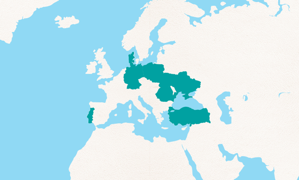 Eine Karte von Europa zeigt die Länder Deutschland, Polen, Tschechien, Slowakei, Ungarn, Österreich, Schweiz, Italien, Spanien, Portugal, Rumänien, Bulgarien und Türkei in Grün hervorgehoben