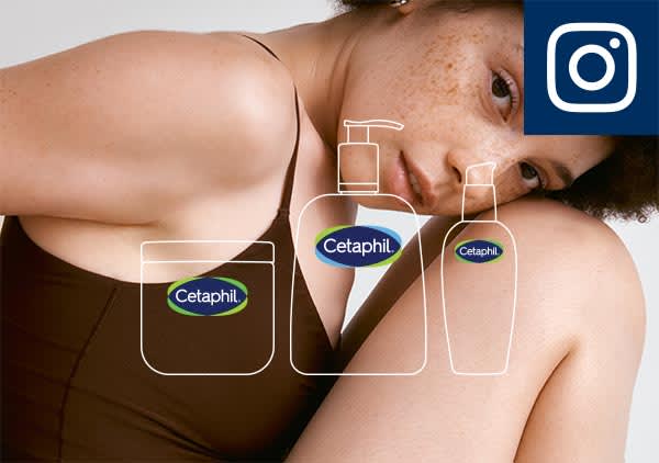 Drei Cetaphil-Produkte vor einem Hintergrund mit einer Person in einem braunen Oberteil.