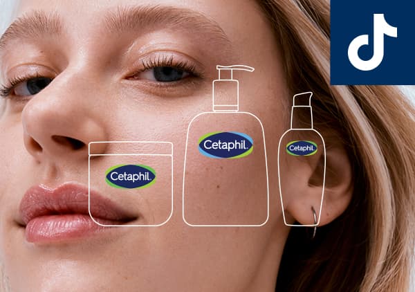 Eine Illustration zeigt eine Cetaphil-Flasche als Ohrring an einem Ohr, daneben das TikTok-Logo