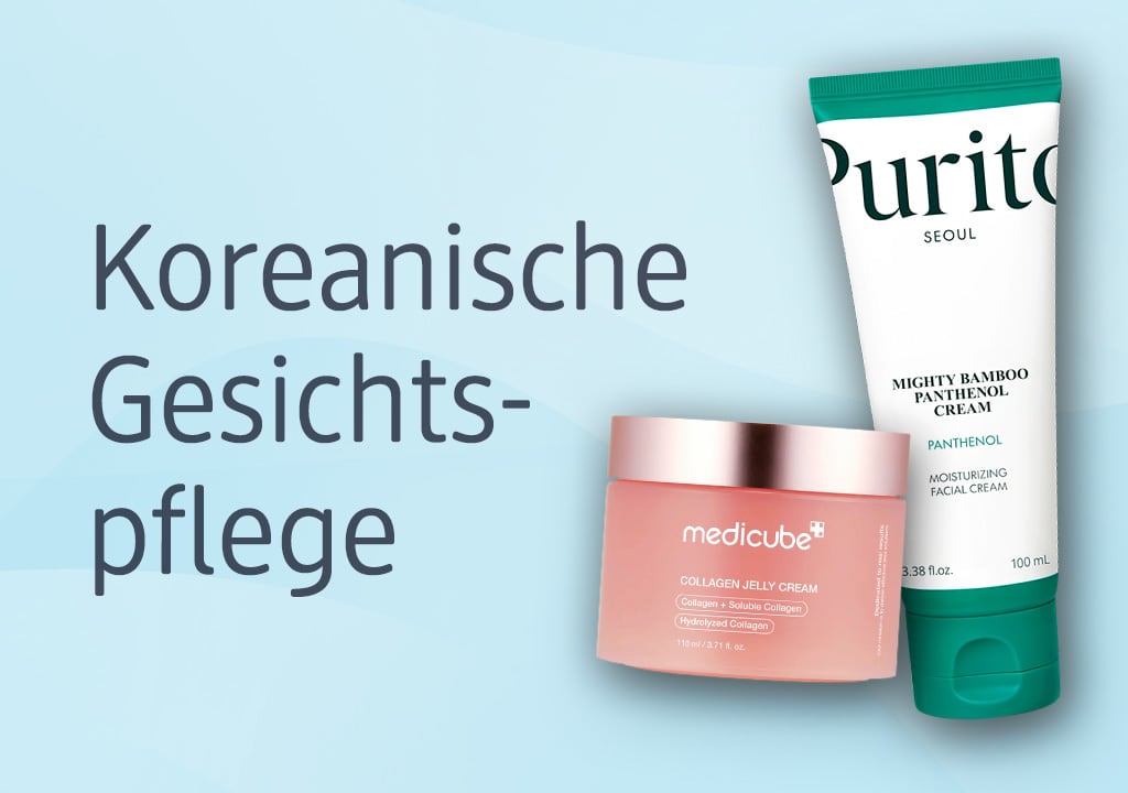 Zwei koreanische Hautpflegeprodukte vor hellem blauem Hintergrund: links ein rosa Tiegel mit der Aufschrift „medicube COLLAGEN JELLY CREAM“, rechts eine weiße und grün gehaltene Tube mit der Marke „Purito“ und der Produktbezeichnung „Mighty Bamboo Panthenol Cream“, links daneben der Text „Koreanische Gesichtspflege“