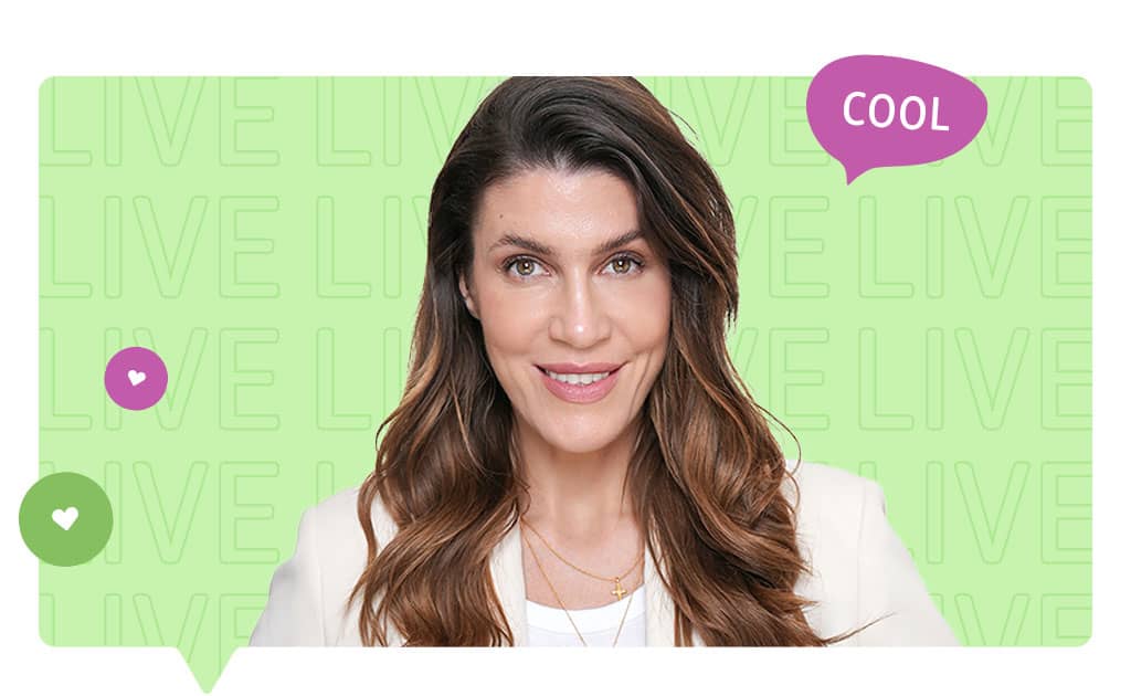 Moderatorin fraubeauty lächelt in die Kamera