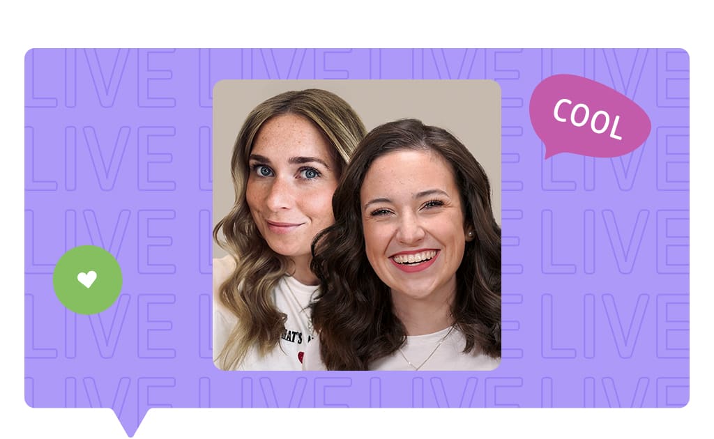 Die Moderatorinnen Marie und Lena lächeln in die Kamera