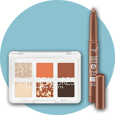 Eine Lidschattenpalette von Catrice mit sechs Farben, darunter Glitzer und matte Töne, neben einem braunen Lidschattenstift von trend IT UP mit der Aufschrift „Cooling Aqua Eyeshadow & Liner Stick“