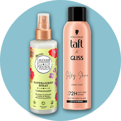 Zwei Haarpflegeprodukte nebeneinander: Links eine Flasche „Langhaarmädchen Naturlocken Spray“ mit buntem Blumenmuster, rechts eine Flasche „Schwarzkopf Taft x Gliss Silky Shine Shine Coat“ in Rosa mit schwarzer Aufschrift