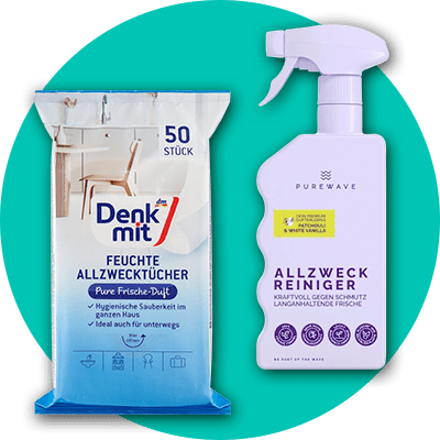 Links eine Packung feuchte Allzwecktücher von Denkmit mit der Aufschrift „Pure Frische-Duft“ und „50 Stück“. Rechts eine Flasche Allzweckreiniger von Purewave mit der Aufschrift „Kraftvoll gegen Schmutz, langanhaltende Frische“ und „Patchouli & White Vanilla“
