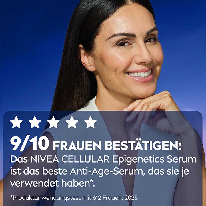 Ein Werbebild für das NIVEA CELLULAR Epigenetics Serum mit einem blauen Hintergrund. Der Text lautet: „9/10 Frauen bestätigen: Das NIVEA CELLULAR Epigenetics Serum ist das beste Anti-Age-Serum, das sie je verwendet haben“
