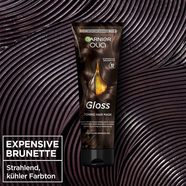 Eine Garnier Olia Toning Hair Mask Verpackung mit der Aufschrift „Expensive Brunette Gloss“. Die Verpackung zeigt ein glänzendes braunes Haarmuster und enthält Informationen zur Anwendung und Pflege.
