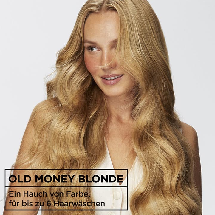 Lange, wellige blonde Haare mit einem natürlichen Glanz. Unten links der Text „OLD MONEY BLONDE“