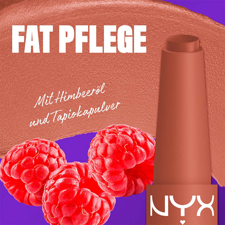 Eine Produktverpackung mit der Aufschrift „FAT PFLEGE“. Darunter steht „Mit Himbeeröl und Tapiokapulver“. Im Hintergrund sind Himbeeren und ein Lippenpflegestift zu sehen.