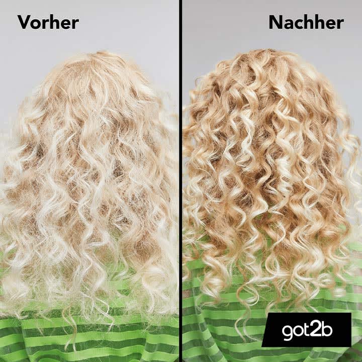Zwei nebeneinander gezeigte Hinterköpfe mit langen, blonden Locken; links wellige, lockere Haare, rechts dicht definierte, spiralförmige Locken, beide auf einem hellgrauen Hintergrund und mit sichtbarem grünen Schulterkragen ohne weiteren Hintergrundkontext