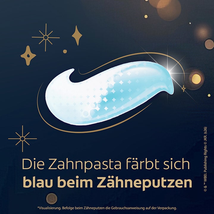 Grafische Darstellung eines hellblauen Zahnpastahäubchens mit Glitzereffekt und goldenen Sternmotiven, darunter der Text „Die Zahnpasta färbt sich blau beim Zähneputzen“