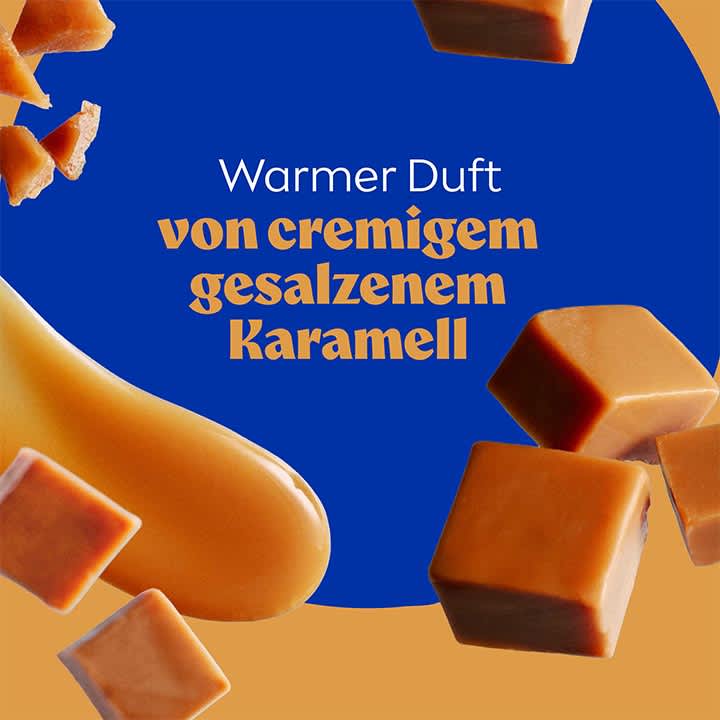 Blauer Kreis mit gelbem Hintergrund, Text „Warmer Duft von cremigem gesalzenem Karamell“, umgeben von Karamellstücken und einem Karamelltropfen