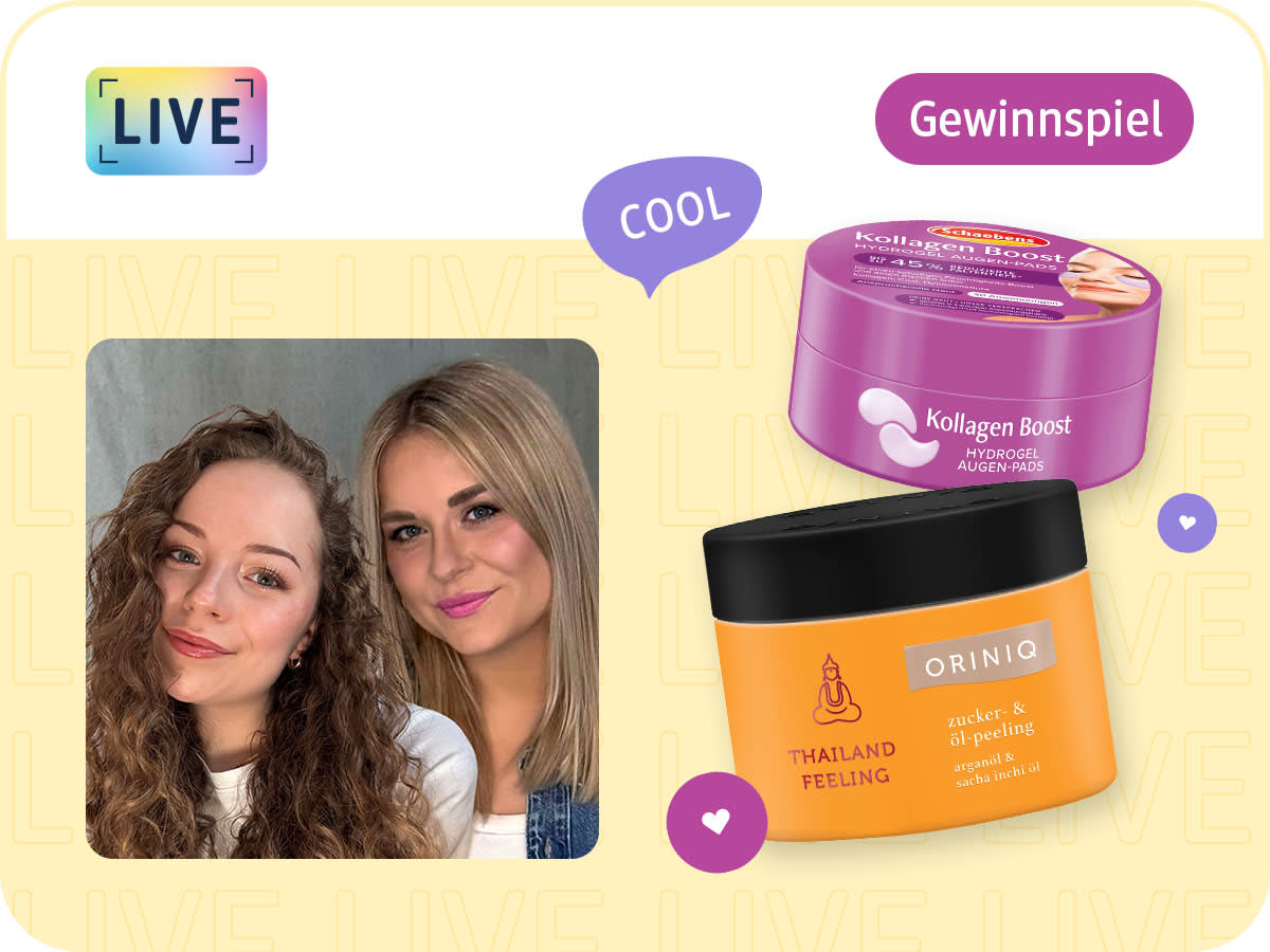 Die Moderatorinnen Karla und Jana lächeln in die Kamera, daneben das ORINIQ Körperpeeling Thailand Feeling und die Schaebens Augenpads Hydrogel Kollagen Boost sowie der Hinweis auf ein Gewinnspiel 