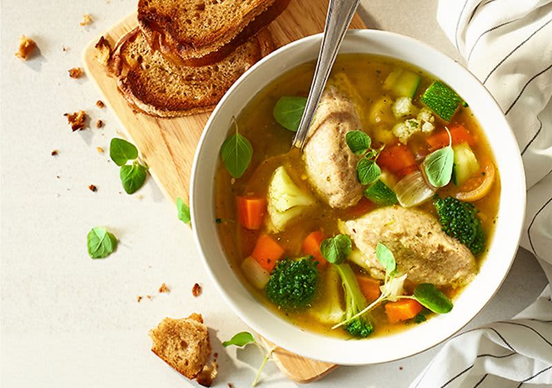 Gemüsebrühe mit Grießklößchen