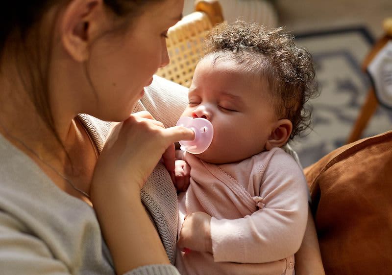 Der stillunterstützende Philips Avent Soothie trainiert den natürlichen Saugreflex.