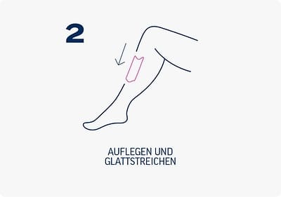 Lege den Veet Kaltwachsstreifen auf und streiche ihn glatt.