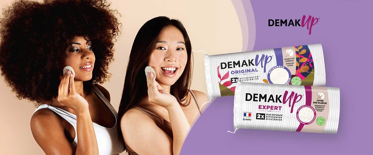 Zwei Packungen Demak'Up Wattepads, links die Original-Version mit buntem Blattmuster und rechts die Expert-Version mit lila und beigem Design, beide mit der Aufschrift „2x mehr Effizienz“