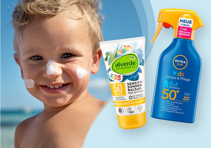 Junge hat Sonnencreme im Gesicht