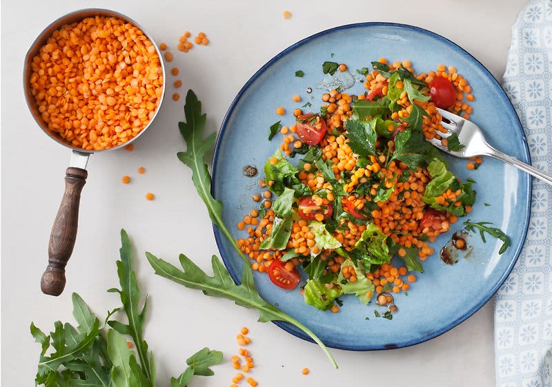Rote Linsen Salat angerichtet