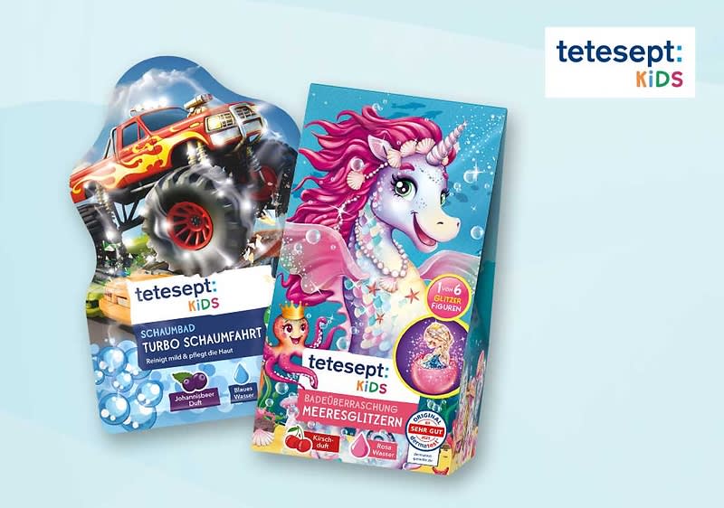 Zwei bunte tetesept Kids Badeproduktverpackungen nebeneinander: links eine längliche Schachtel mit Dschungelillustration (Löwe, Giraffe, Elefant) und der Aufschrift „tetesept KIDS“ sowie Angaben zu Duft und Anwendung, rechts eine blasenförmige Verpackung mit Illustration eines Jungen im roten Fußballtrikot mit Nummer 7, einem Fußball und der Aufschrift „Schaumbad Fußballfieber“ sowie dem tetesept KIDS Logo