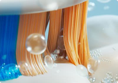 Der Flüssigkeitsstrom der Philips Sonicare Schallzahnbürsten erreicht selbst Zahnzwischenräume.