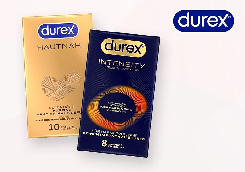 Zwei Durex Kondomverpackungen auf hellbeigem Hintergrund