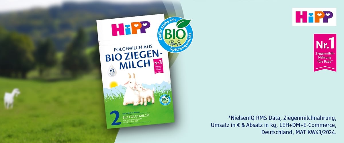 Produktverpackung einer Folgemilch aus Bio Ziegenmilch mit der Aufschrift „Nr. 1 Ziegenmilchnahrung fürs Baby“ und „Bio Spitzenqualität“. Links oben das HiPP-Logo, rechts ein rosa Feld mit „Nr. 1“. Unten ein Hinweis auf NielsenIQ RMS Data und Umsatzdaten