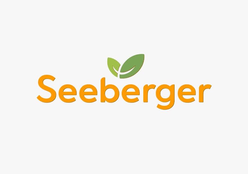Das orange geschriebene Wort „Seeberger“ in rundlicher Schrift, darüber zwei grüne Blätter als Logo