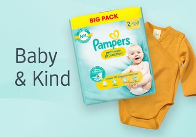 Eine Pampers-Packung mit der Aufschrift Premium Protection und BIG PACK in roter Schrift auf gelbem Hintergrund, daneben steht Nr. 1 in einem blauen Kreis, 2 in einem gelben Kreis und 5-8 kg in einem blauen Kreis, darunter ein Bild eines Babys mit einem weißen Strampler, daneben ein senfgelber Babybody, links der Text Baby & Kind in dunkelgrauer Schrift auf hellblauem Hintergrund
