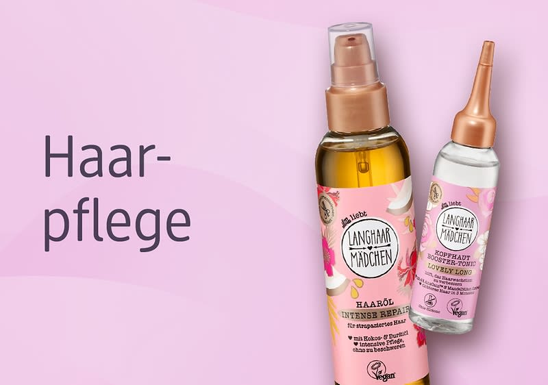 Zwei rosa Verpackungen der Marke „Langhaar Mädchen“: links eine Pumpsprühflasche mit Haaröl, rechts ein kleines Tropf-Fläschchen, links daneben Text „Haarpflege“