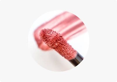 Dank der Smooth Whip Matte Lip Cream sind Deine Lippen intensiv gepflegt.