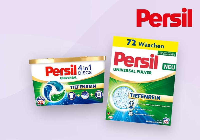 Zwei Persil-Waschmittelverpackungen nebeneinander: links eine weiße Dose mit goldenem Deckel und Aufschrift „Persil 4in1 DISCS UNIVERSAL“ und blauem Badge „TIEFENREIN“ mit Symbolen, rechts eine weiße Tüte mit rotem Persil-Schriftzug, grünem Untergrund, Aufschrift „UNIVERSAL MEGAPERLS“ und blauem Badge „TIEFENREIN“ mit Perlenabbildung und Symbolen