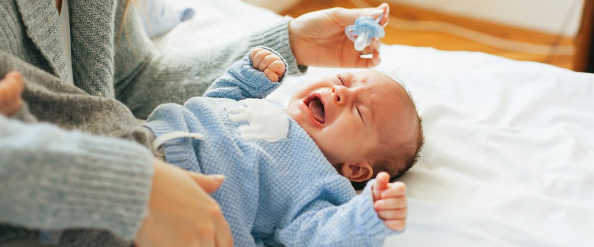 Schreibaby und Mutter