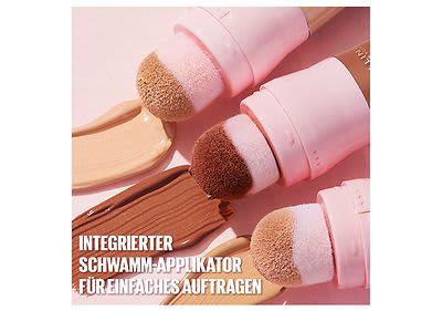 Instant Perfector Glow von Maybelline hat einen integrierten Schwamm-Applikator für einfaches Auftragen.