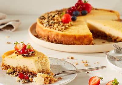 Veganer Käsekuchen mit Granolaboden