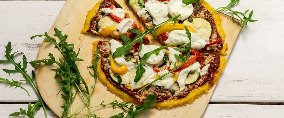 Pizza mit Leinsamen und Zucchini