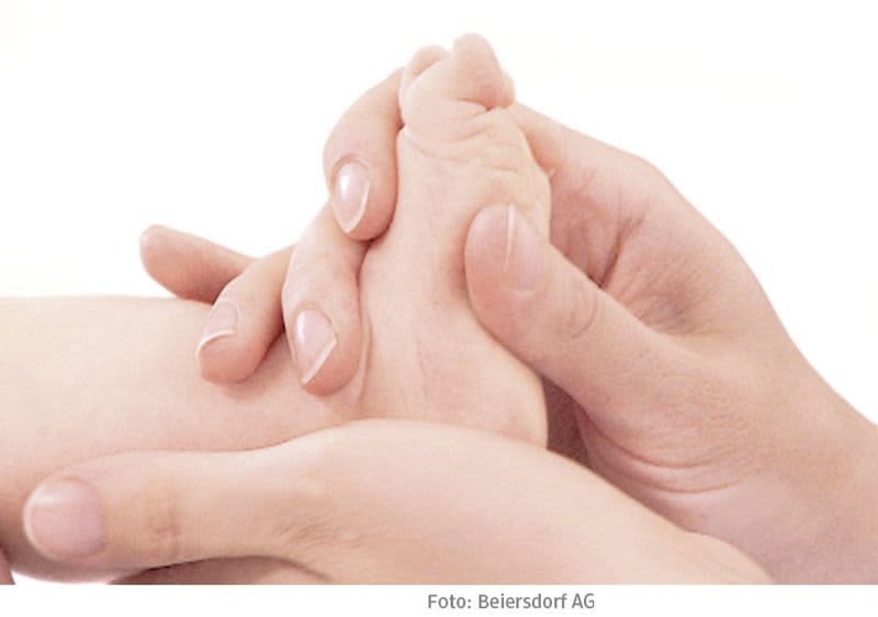Babymassage am Fuß