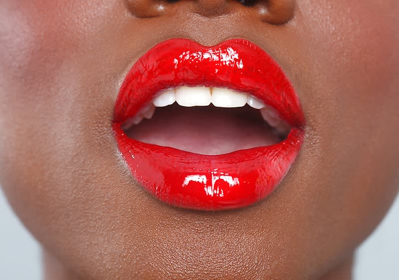 Rote Lippen mit Lipgloss