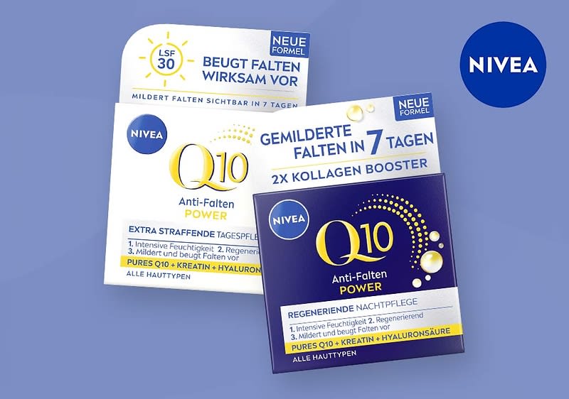 Zwei Nivea Q10 Anti-Falten Power Produkte auf einem hellblauen Hintergrund, links eine Tagespflege mit LSF 30 in einer weißen Verpackung und rechts eine regenerierende Nachtpflege in einer dunkelblauen Verpackung, beide mit Hinweisen auf Kollagen-Booster und Inhaltsstoffe wie pures Q10 und Kreatin sowie Hyaluronsäure, oben rechts das Nivea-Logo in einem blauen Kreis