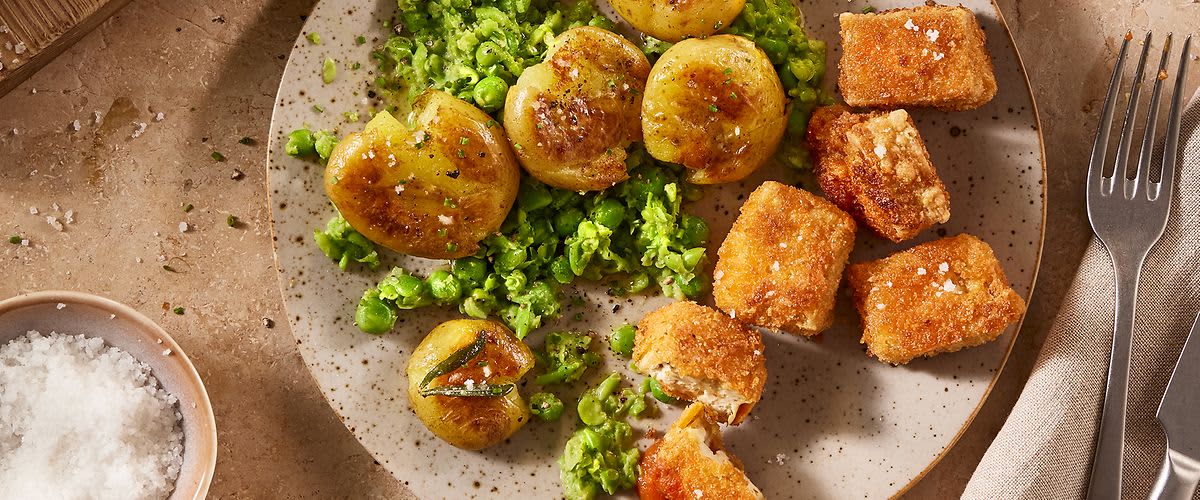 Erbsen-Stampf mit Quetschkartoffeln und Tofu-Nuggets