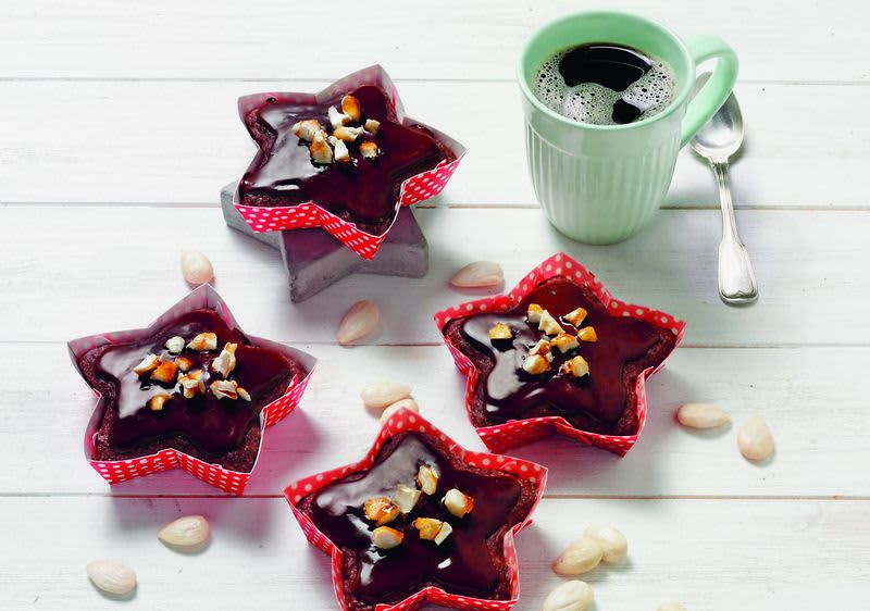Vegane Browniesterne mit gebrannten Mandeln