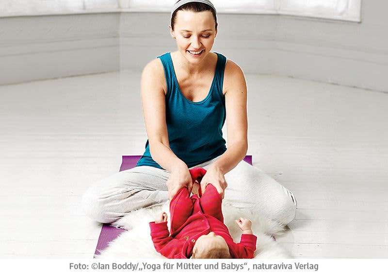 Yoga für Mütter und Babys - Übung für die Hüfte