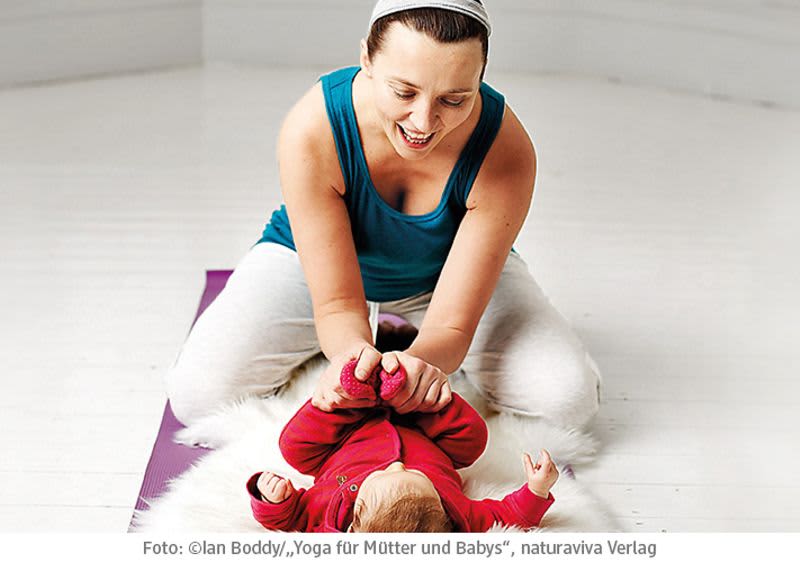 Yoga für Mütter und Babys - Übung für den Rücken