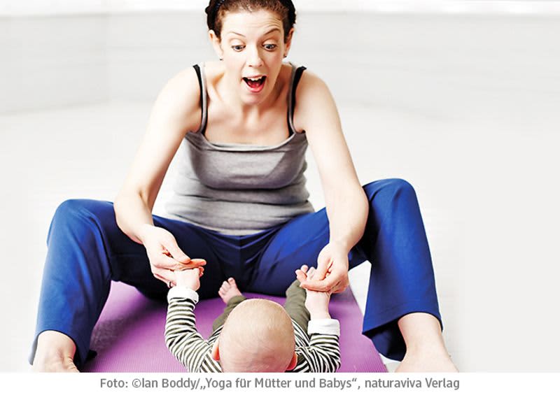 Yoga für Mütter und Babys - Übung Hochziehen