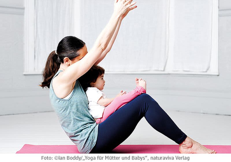 Yoga für Mütter und Babys - Übung für Rücken und Bauch