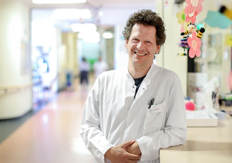 Dr. Hundsdörfer erklärt die U9-Untersuchung