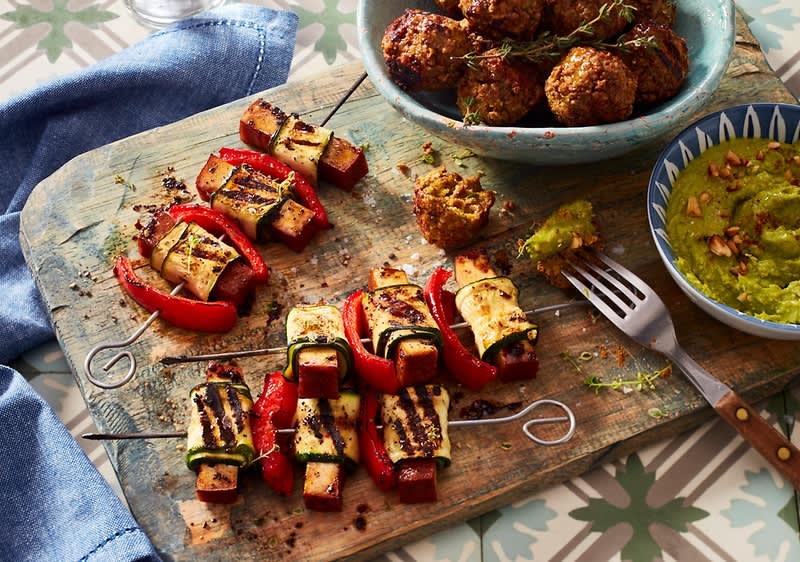Probiere die veganen Grillspieße mit Tofu