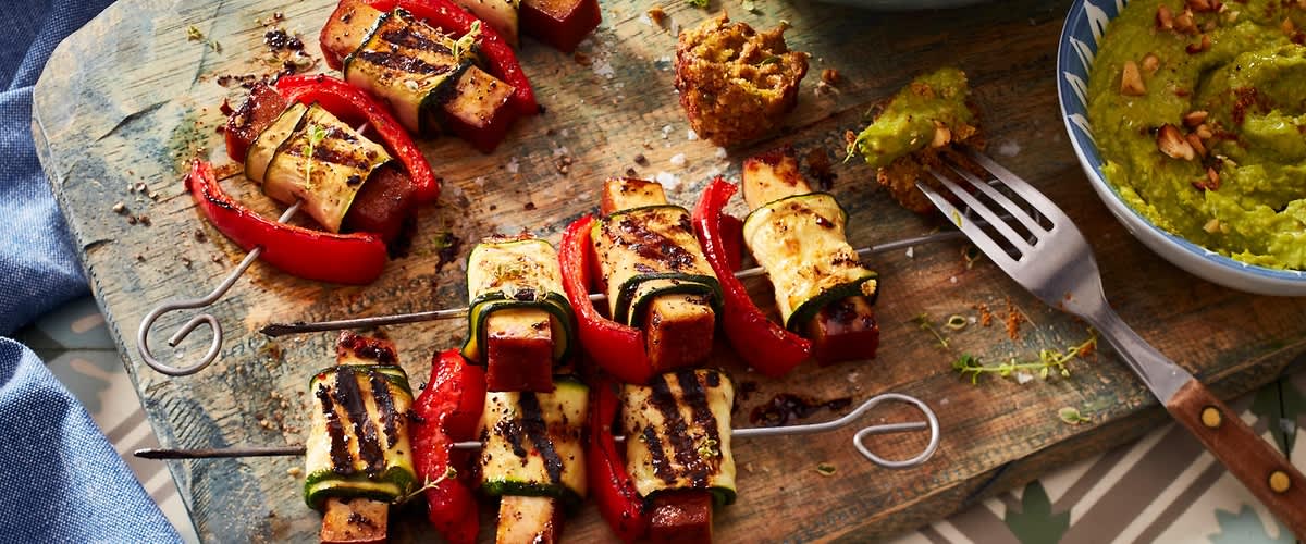 Probiere die veganen Grillspieße mit Tofu